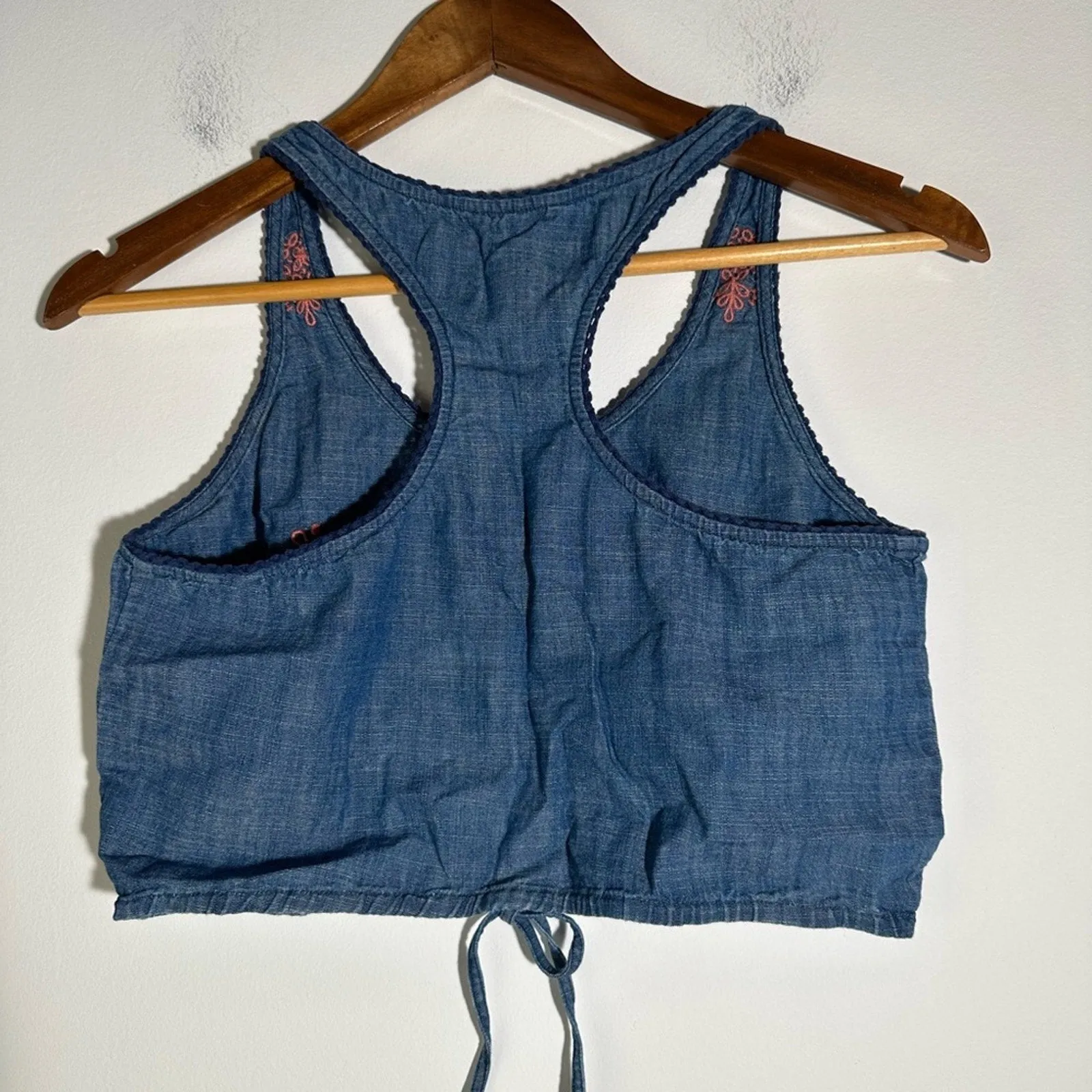 American Eagle Outfitters Cropped Top