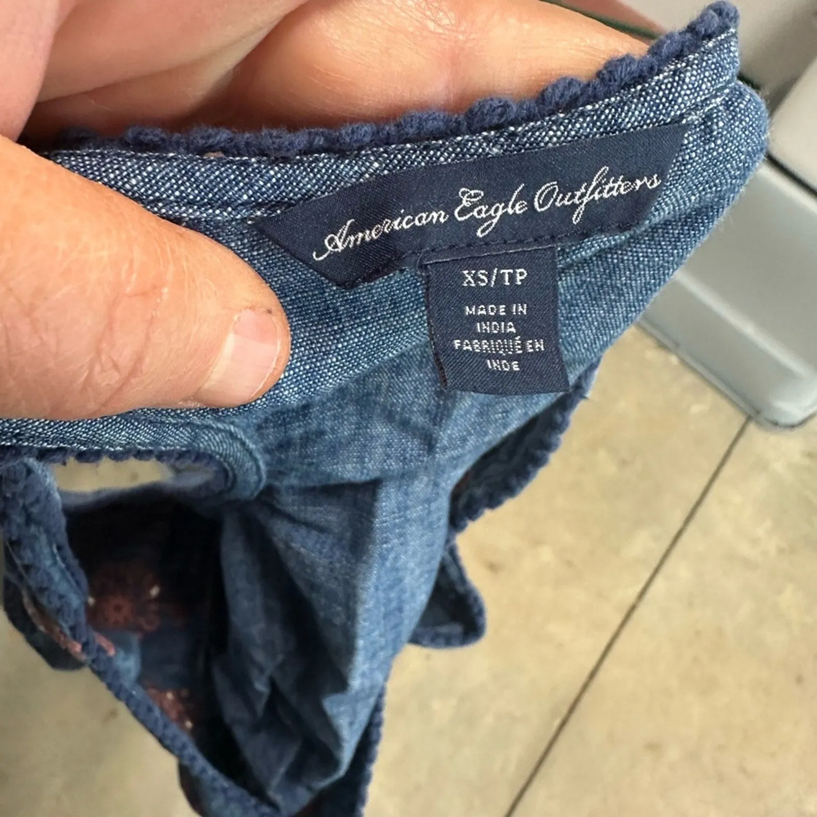 American Eagle Outfitters Cropped Top